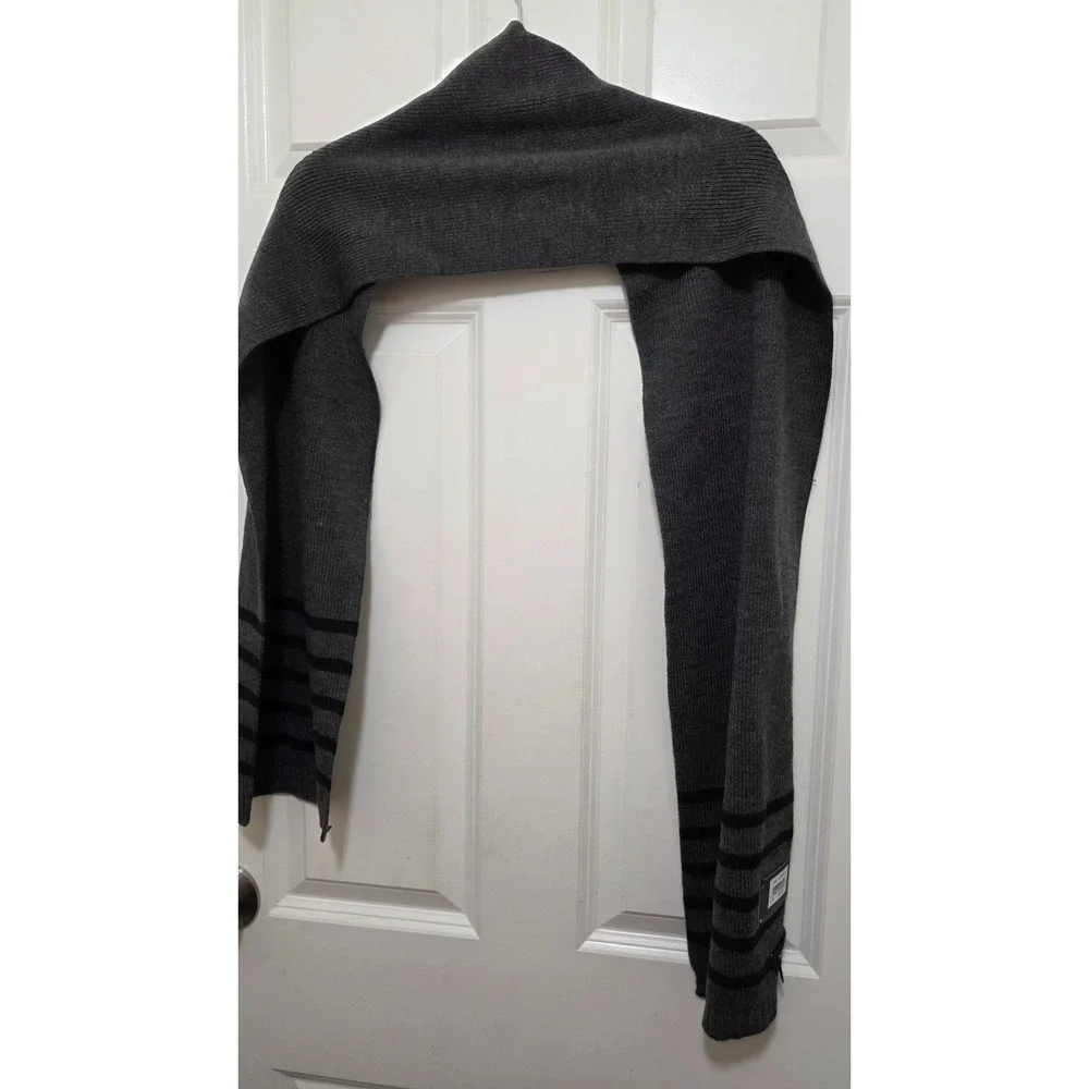 NWT Nautica Men's Gray & Black Striped Knit Scarf Size o/s